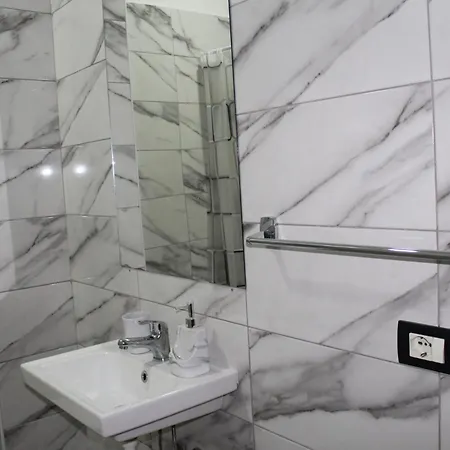 Leon Lungomare Apartment Vlore
