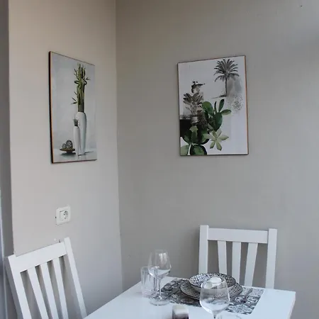 Leon Lungomare * Vlorë