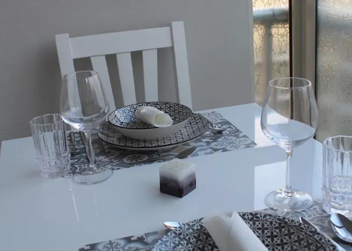 Leon Lungomare * Vlorë